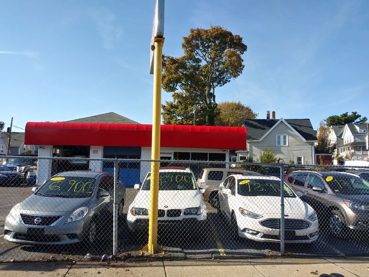 Proprietário da Ferry Street Auto Sales, em Everett, é acusado de