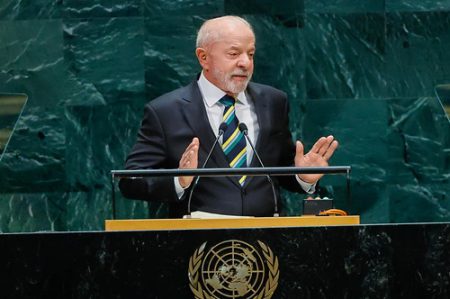 Lula discursa